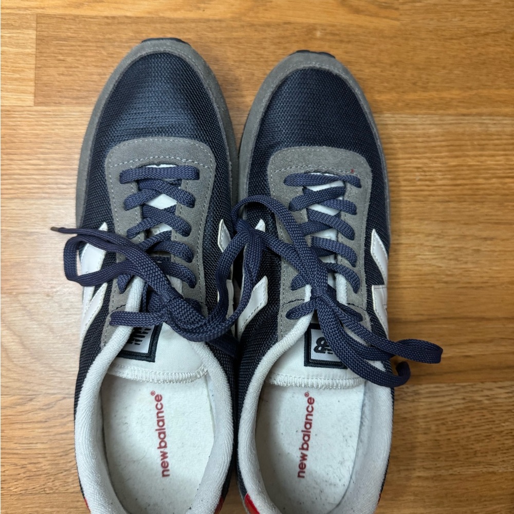 New Balance Men's Black and Gray Sneakers